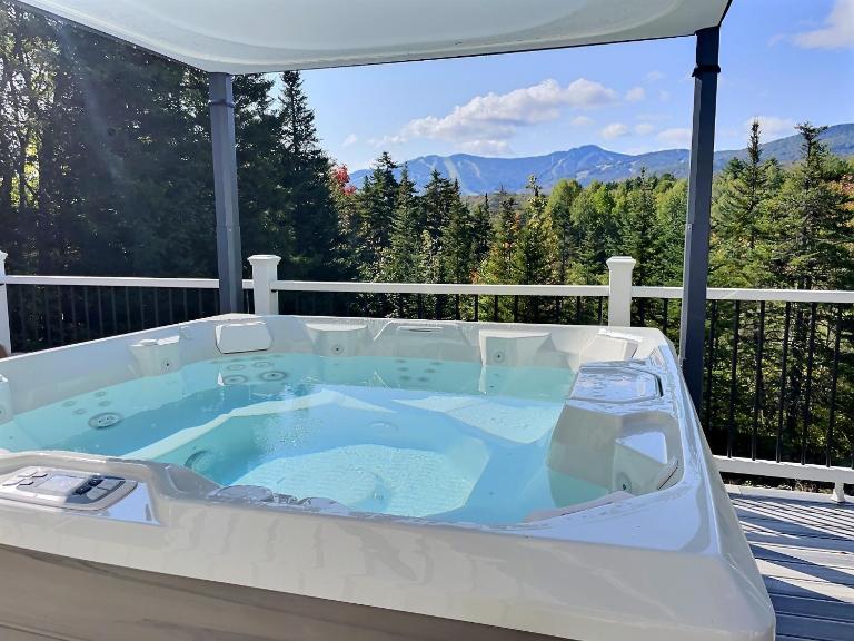 BearWatch AC Hot Tub, Games, Grill, FirePit, VIEWS - B&B Killington
