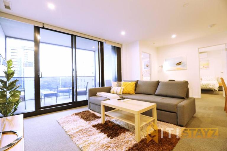 2bd 2bth - Chic Apt in Woden CBD - Chambres d'hôtes Phillip