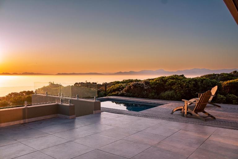 Solar-Powered Villa - Oceanview Wildlife Estate Retreat - B&B Gansbaai
