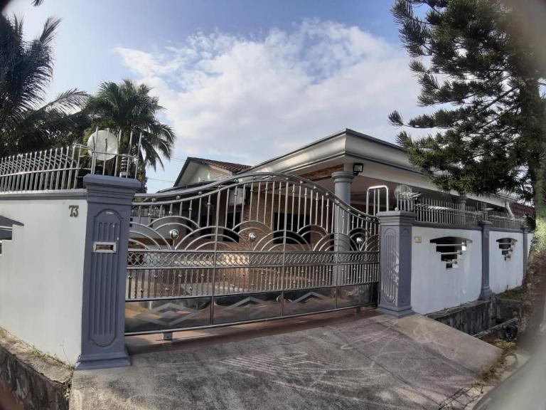 The Crown Homestay - Chambres d'hôtes Johor Bahru