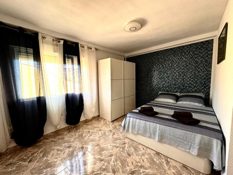 Cozy Flat with City & Beach - Bed and Breakfast El Port de Sagunt