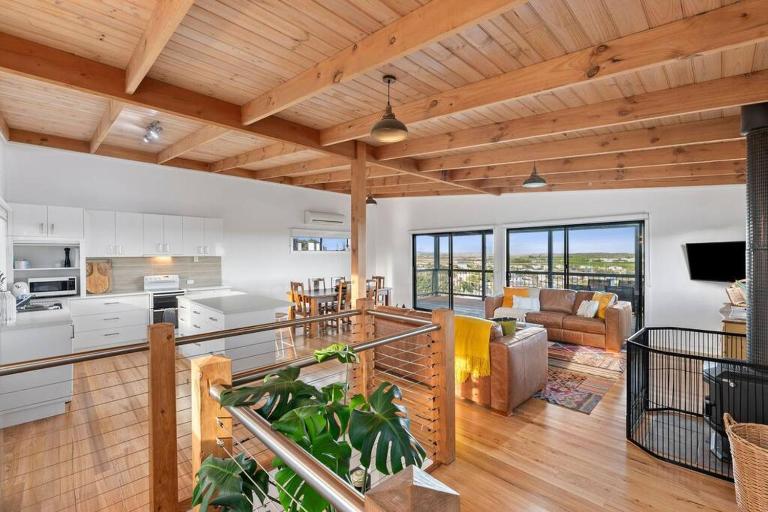 Ocean Views on Aldebaran - sleeps 11 - Chambres d'hôtes Ocean Grove