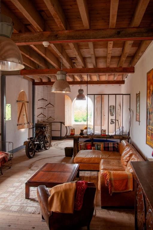 Loft industriel aux Grands Moulins de Ruffin - Bed and Breakfast Bréchamps
