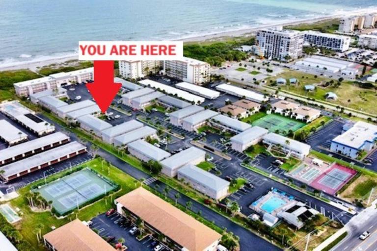 Just Cocoa Beachy - Cozy beachside condo with pool and beach access - B&B Cocoa Beach