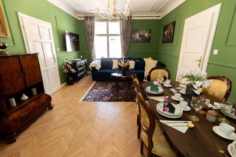 New, Stylish and Spacious Apartment - Chambres d'hôtes Bratislava