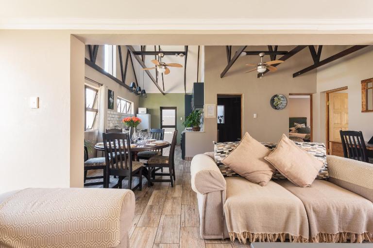 Ginger Barn 5 Sleeper - 1km from Menlyn - B&B Pretoria