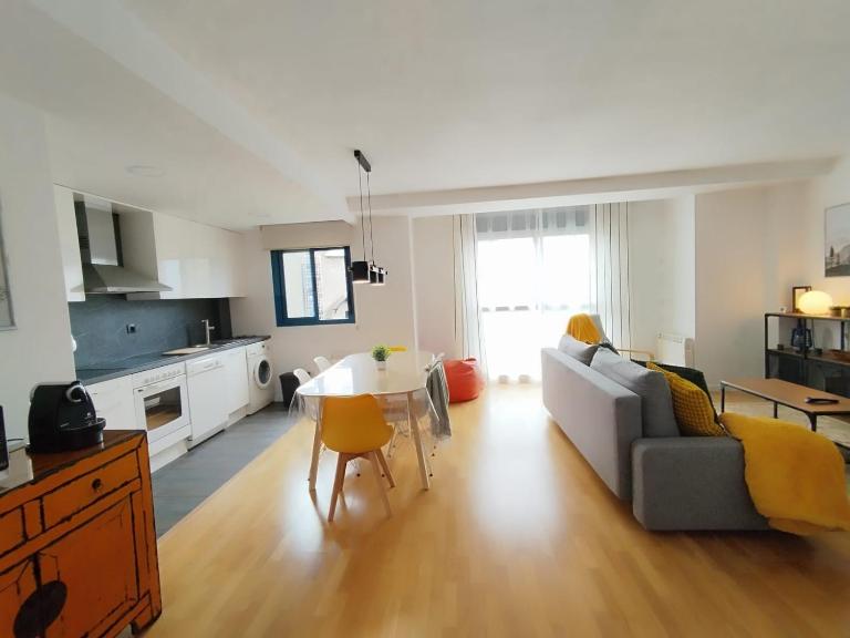 Ventanal de Saras Petfriendly Garaje Trastero y Chimenea - Arafita Apartamentos - B&B Panticosa