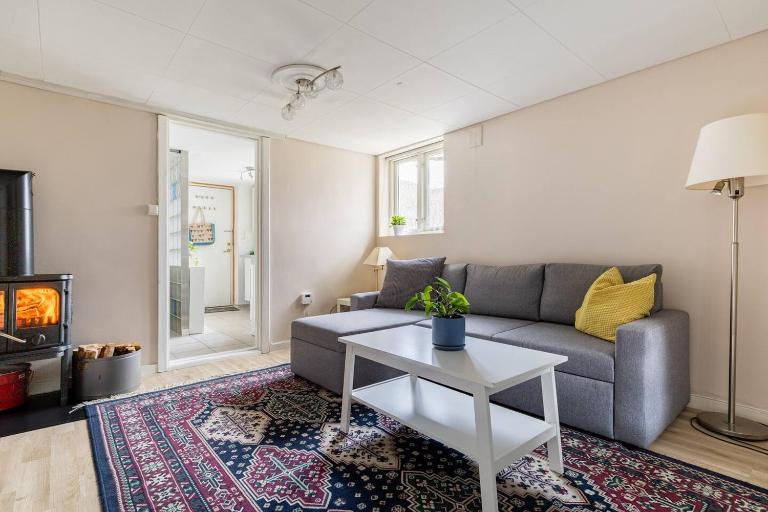 Rykkinn Garden-Level Apartment, near Oslo - Free Parking & EV Power - B&B Kolsås