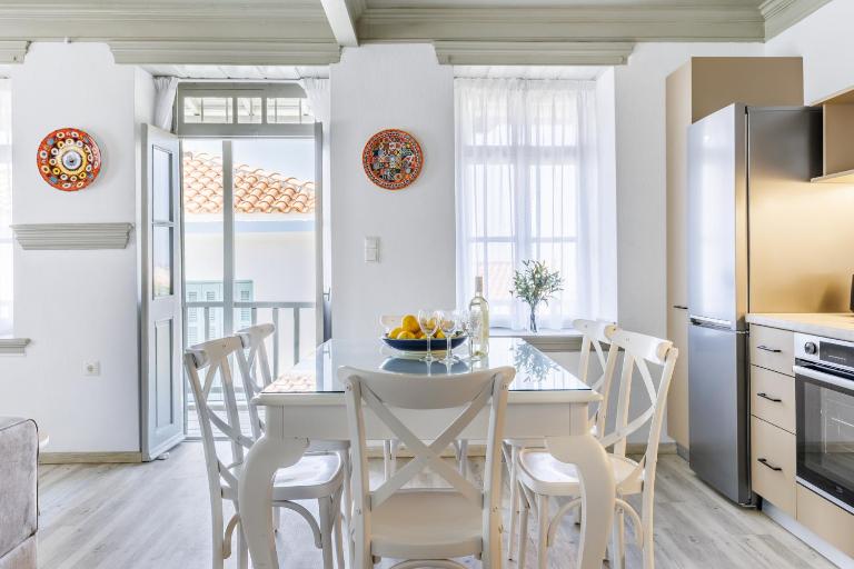Amorama Suites - Authentic Village Stay in Glossa - Chambres d'hôtes Glóssa