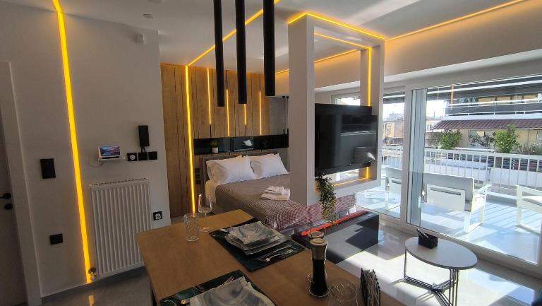 Larissa Absolute Suites A1 Sky View Smart Home - B&B Lárisa
