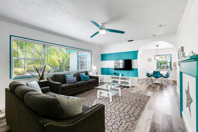 Aqua Breeze Villa - B&B Hollywood