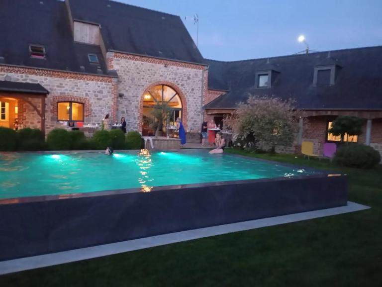 villa de luxe avec piscine et jacuzzi xxl - B&B Dourlers