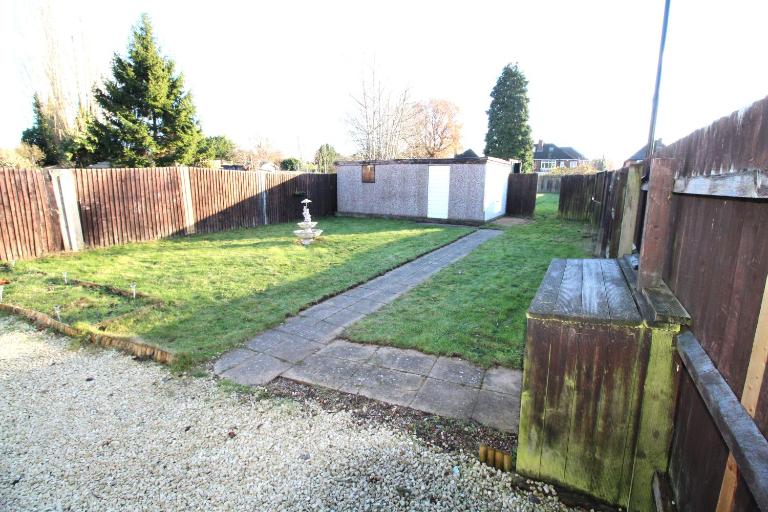 Bungalow - Sleeps 8 - Pets-Enclosed Garden-Parking - Bed and Breakfast Birmingham
