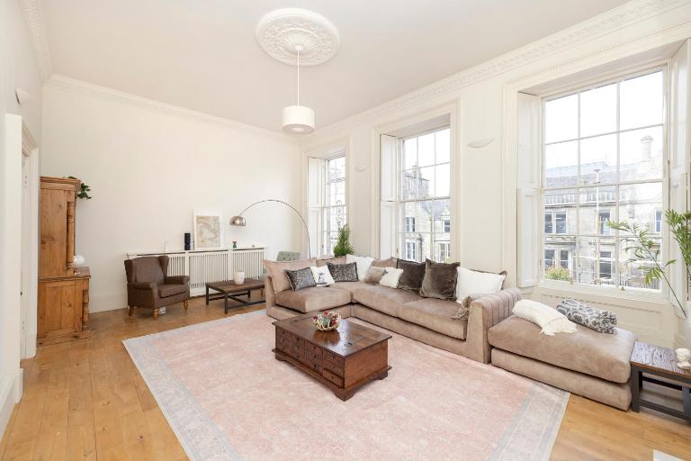 JOIVY Exclusive house with free parking - B&B Edinburgh