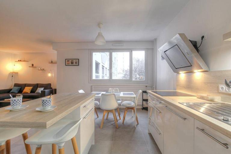Appartement spacieux et moderne, Lyon 6ème - B&B Lyon