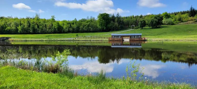 Waterfront Lodges - North Cabin - B&B Ballinamore