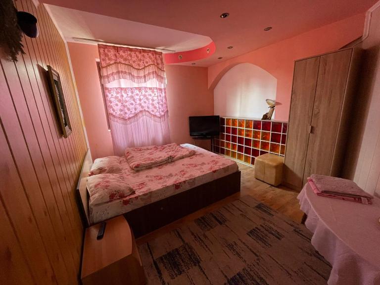 Pensiunea Cascada - Bed and Breakfast Comăneşti