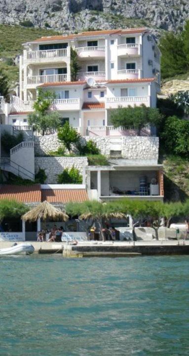VILLA NADA, A2 plus 1 - Chambres d'hôtes Omiš