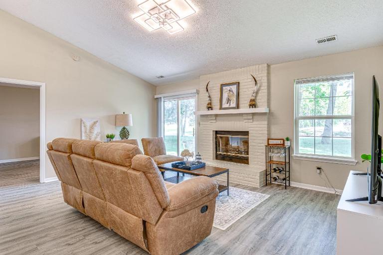 Westfield Home w/ Furnished Patio: 2 Mi to Park St - Chambres d'hôtes Westfield