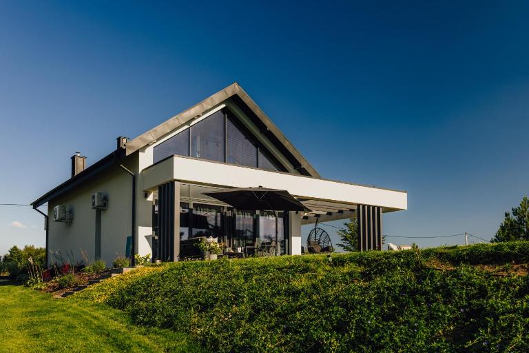Kalwa Lake House - dom nad jeziorem z prywatnym pomostem i jacuzzi oraz sprzętem wodnym - B&B Pasym