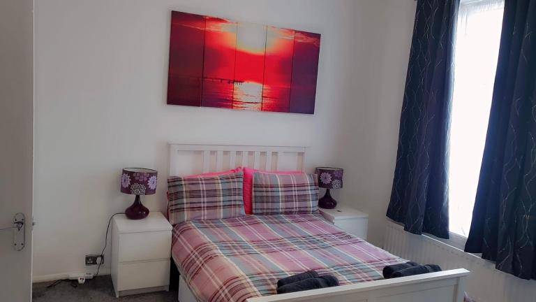 2 bed 1st floor Apartment-own entrance & parking - B&B Portsmouth