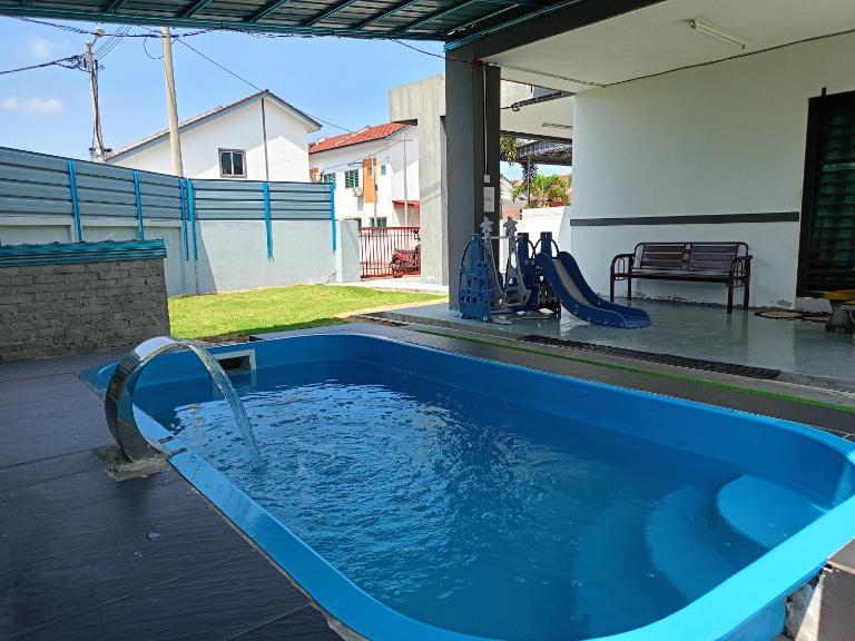 hayfa homestaymuslim private pool ipoh - Bed and Breakfast Ipoh