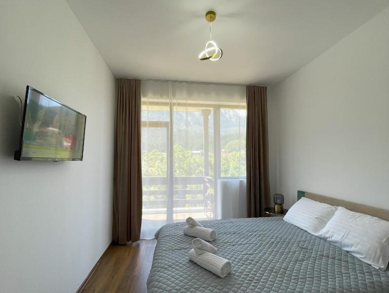 Alpine River Home: Peace and Mountain View - B&B Buşteni