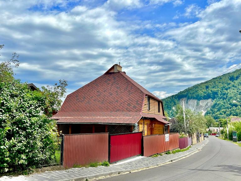 Хатинка - B&B Yaremche