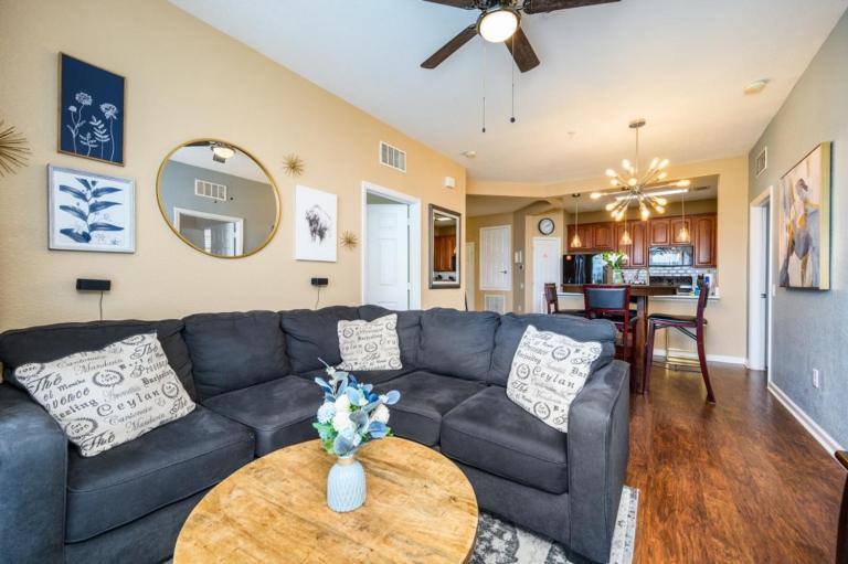 Beautiful Modern Condo, Near The Parks! 3021 - Bed and Breakfast Orlando