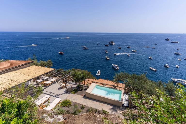 Villa Neranite Nerano Bay Views Pool & Jacuzzi by Feeling Italy - Bed and Breakfast Nerano