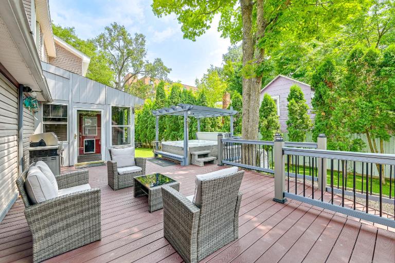 Saratoga Springs Home w/ Hot Tub: Walk to Downtown - B&B Saratoga Springs