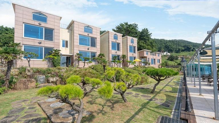 Namhae Healing Time Pension - B&B Namhae