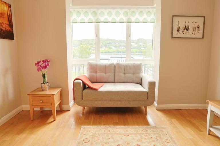 4BR Home with Stunning Harbour Views in the Heart of Kllybegs - B&B Killybegs