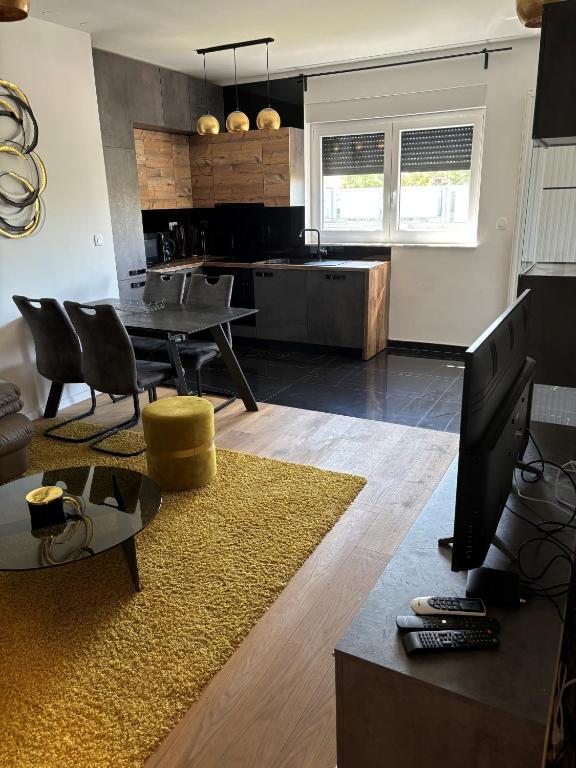 City East Apartment Zagreb with private parking - B&B Zagreb