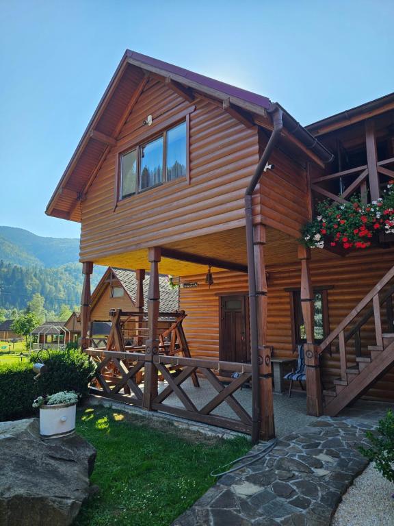 Guesthouse Kolo Druziv - B&B Tatariv