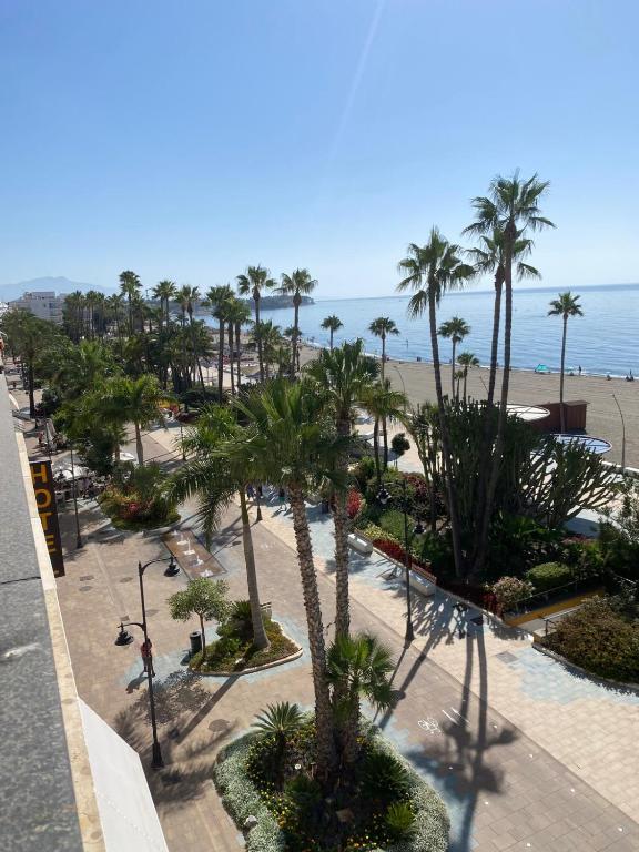 Vivienda Monterreal primera línea playa - B&B Estepona