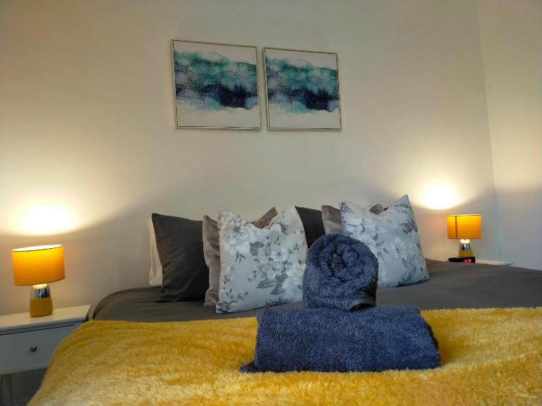Newly Renovated 3 Bedroom House, 6 beds with 2 showers, near University Town Centre - B&B Lancaster