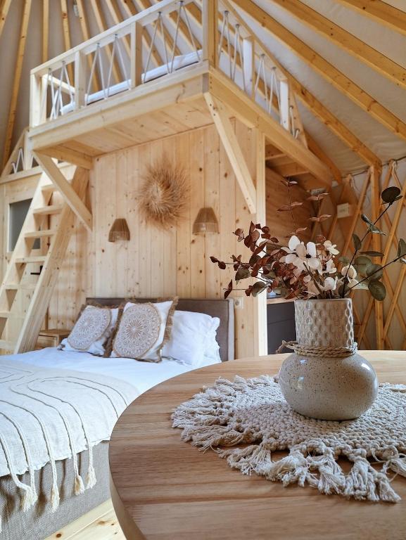 Jurta w Dolinie Sanu - Bed and Breakfast Krzemienna
