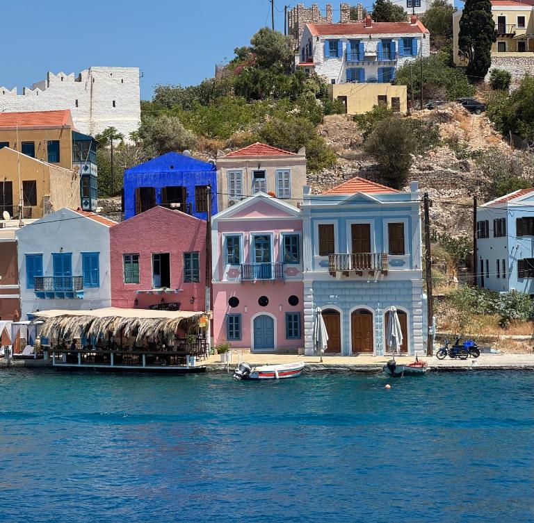 My Crown House, Kastellorizo Port - Chambres d'hôtes Megísti