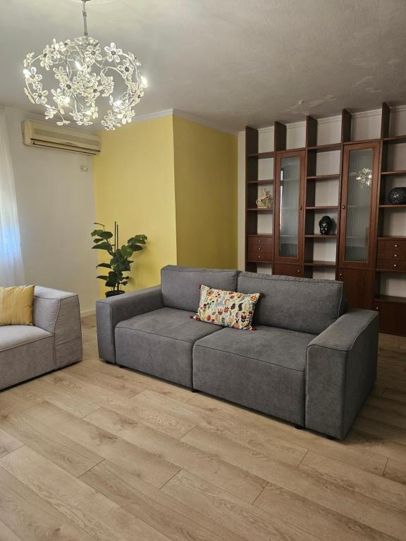 Spacious Modern Apartment in Prime Tirana Location - B&B Tirana
