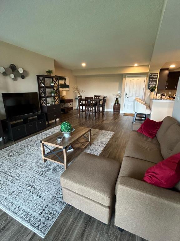 Spacious 2 Bedroom 2 Bathroom Apartment with Balcony in Uptown Charlotte! City Views & Free Parking! - Bed and Breakfast Charlotte