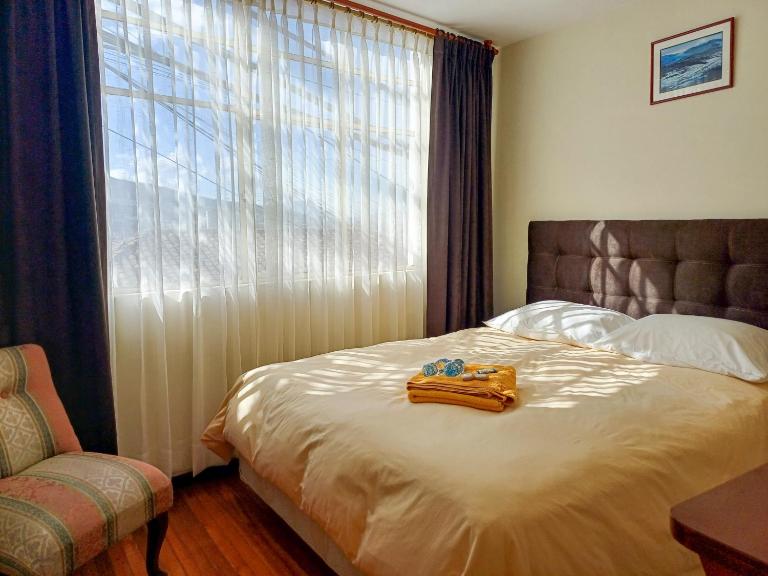 The Quito Guest House with Yellow Balconies for Travellers - B&B Quito