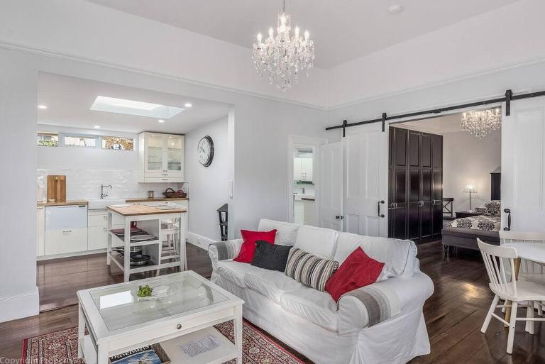 Warm Inviting, and Luxurious The Manor - B&B Suntop