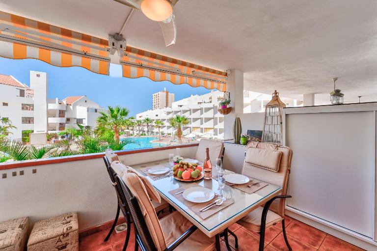 Apartment with pool view - B&B Los Cristianos
