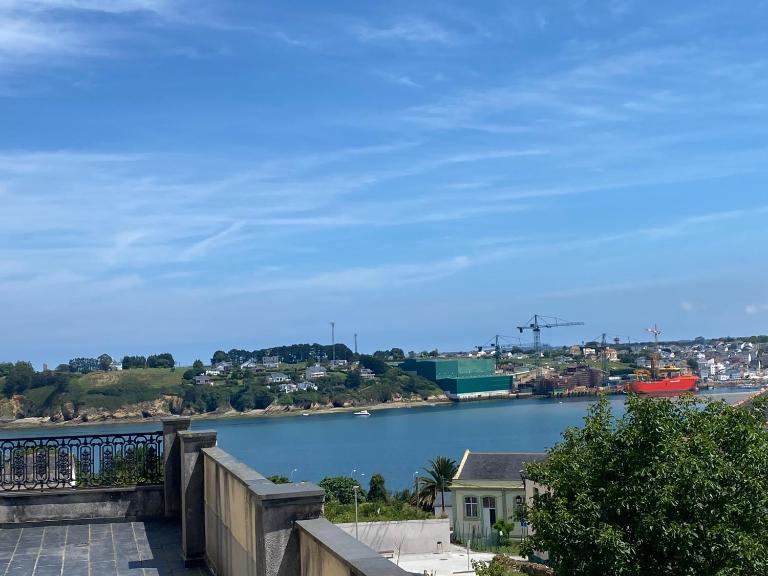 Apartamentos Buenos Aires,en el centro de Ribadeo con vistas a la ría - B&B Ribadeo