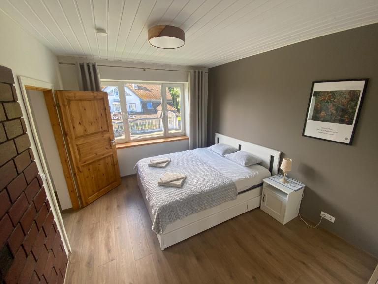 Tiigi Apartment Enjoy City Center Stay with Free Bikes and Self Check-in - B&B Kärdla