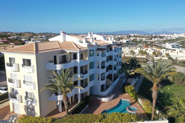 Apt at Porto de Mós with pool - B&B Lagos