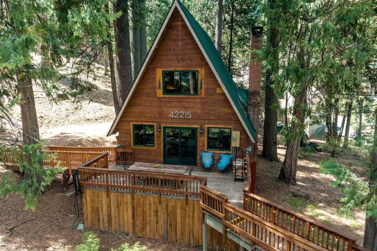 HB Hideaway Boho Treehouse Vibes in the Pines - Bed and Breakfast Shaver Lake