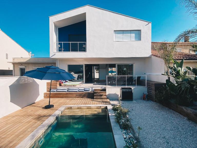 Villa avec piscine à Carnon Plage à 20m de la plage idéale pour 8 à 10 personnes - B&B Mauguio
