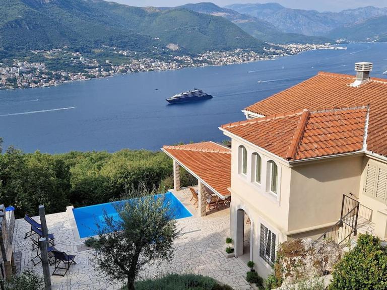 Villa on Luštica peninsula with fantastic sea view - B&B Mitrovići
